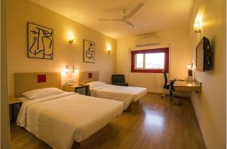 Hotel Zed -Near IGI-Airport-Terminal-3 - New Delhi - 0