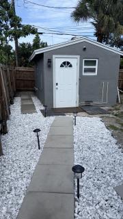 Seabreeze Tiny Cottage - 1