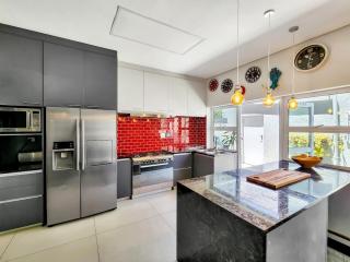Spacious family Apartment Near Beach with Inverter - Kapstadt - 2