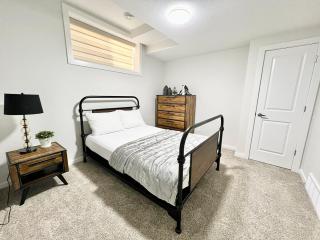 Cozy 2-BR Suite Close to WEM - 1