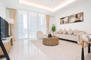 Escape24 Luxury 1BR with Sea View and Beach Access, Dubai Harbour - 5
