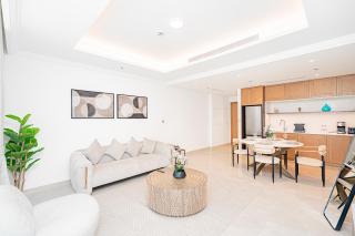Escape24 Luxury 1BR with Sea View and Beach Access, Dubai Harbour - 4