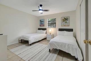 8 min to Kings Bay sleeps 6! Boat parking! - 8