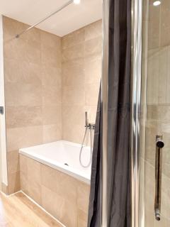 GrandLuxe - Shepherd's Bush - 6