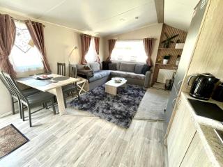 Newquay Seaside Lodge Retreat with Hot Tub - Newquay - 2