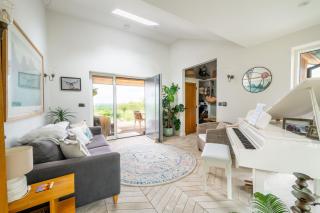 Gamekeepers Lodge - Stratford-upon-Avon - 1