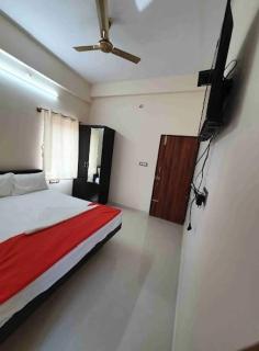 Lakshmi Deluxe Lodge - Tumkūr - 1