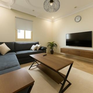 Stylish 3BR Smart TV & Wi-Fi - Jeddah - 0