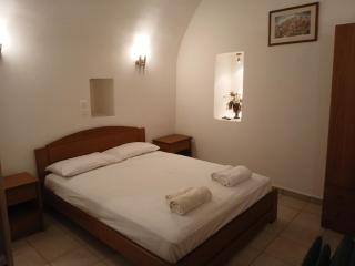 Avgonima Family's Rooms Grandfather Michalis - Quios - 8