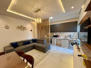 Chic 2BR Stay with Terrace - Downtown Beach - Tangeri - 8
