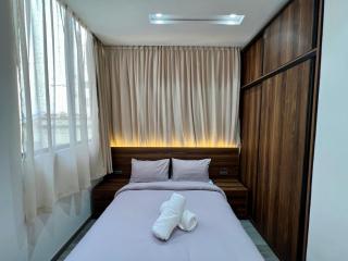 Chic 2BR Stay with Terrace - Downtown Beach - Tangeri - 5