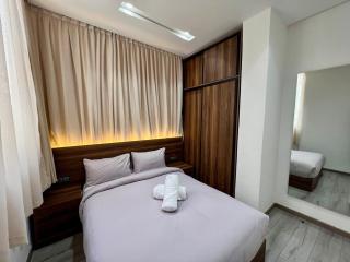 Chic 2BR Stay with Terrace - Downtown Beach - Tangeri - 3