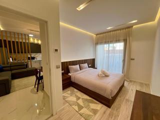 Downtown Getaway - 2 BD Beach Nearby - 2