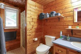 Sherbrooke Lake Cottage with Private Beach - Mahone Bay - 5