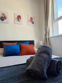 Zelena Luxurious Apartment, Private Parking, Fast Wi-Fi, Self Check-In Anytime Perfect For Late Arrivals, 5 Minutes to Old Trafford Stadium - Manchester - 1