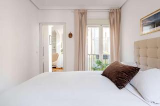 Bright Pelayo - Enchanting 1BR home in Chueca - Madrid - 1