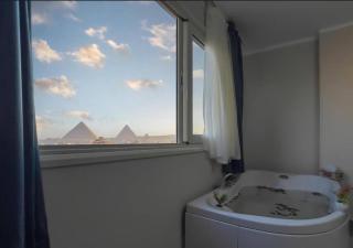 three pyramids view & jacuzii - Cairo - 9