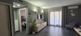 CRI'S & YOU guest room - 0