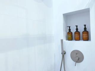 Private Room With Netflix & Wifi - 2
