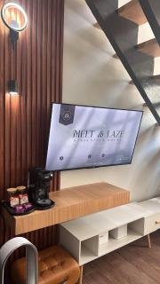 Melt & Laze Cozy Stylish Aesthetic Relaxing House - - 5