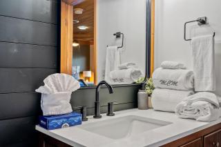 Endless Vistas - Amazing Views, Gameroom, Sauna, Hot Tub, 3 Pools - 3