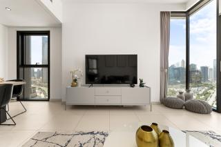 Luxury Two Bedroom Apartment with City & Pool View by Delujo Stays - 1