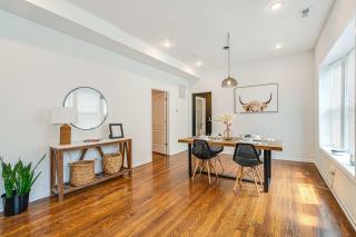 Cozy 4BR Home with Crib & Games Nearby Sights - Chicago - 1