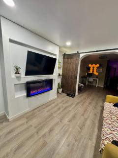Modern Stay by the Falls - Niagara Falls - 0