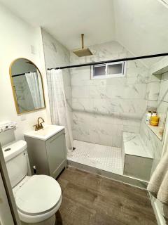 Modern Stay by the Falls - Niagara Falls - 7