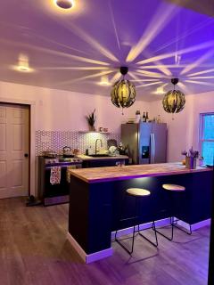 Modern Stay by the Falls - Niagara Falls - 4