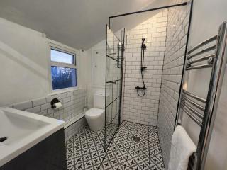 Home In Worcester - With Free Parking - Henwick - 3