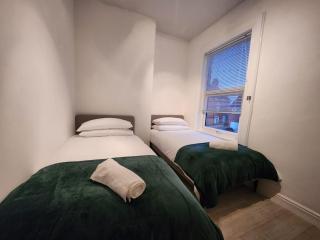 Home In Worcester - With Free Parking - Henwick - 1