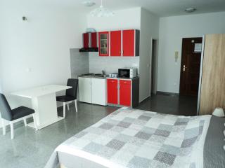 Charming studio for couples near beach AC parking - 0