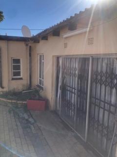 Cottage in Southern Suburbs Rosentienville - Johannesburg - 8