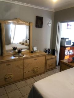 Cottage in Southern Suburbs Rosentienville - Johannesburg - 5