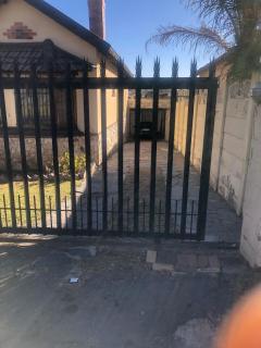 Cottage in Southern Suburbs Rosentienville - Johannesburg - 2