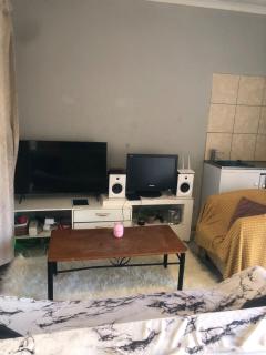 Cottage in Southern Suburbs Rosentienville - Johannesburg - 1
