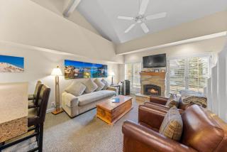 Palisades Tahoe Lodge Rentals Premium Studio Loft #336 - 6