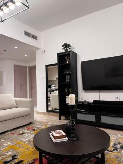 luxurious apartment in Yas Waters Edge with free pool and gym access - Sabkhah - 7