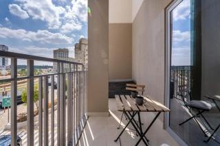 Luxury Studio Apartment - 7