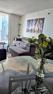 36th Floor Brickell Suite with City Skyline and Bay Views - Miami - 4