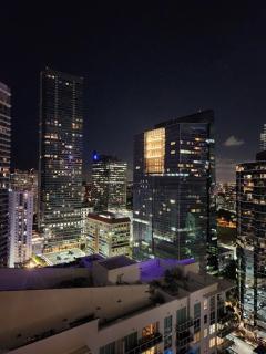36th Floor Brickell Suite with City Skyline and Bay Views - 3