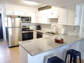Ocean View 2 Bed, 2 bath, Steps to the Beach - Spanish Trace 240 - Coquina Gables - 5