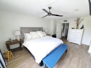 Ocean View 2 Bed, 2 bath, Steps to the Beach - Spanish Trace 240 - Coquina Gables - 4