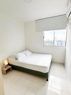 Confort & estilo cerca del Centro con 3 hab y Piscina - - 6