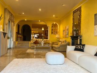 Luxurious Villa 6 Min from Beach with Sea Views - Marbella - 8