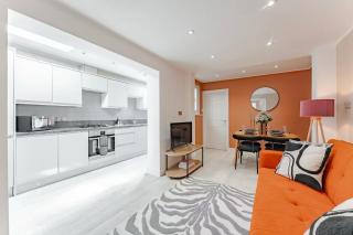 The Stylish Shamrock London Escape - Modern and Airy Apartment with Garden - Few minutes from tube - 9