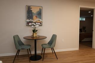 Ultra Luxe 2B Basement Apartment - 7