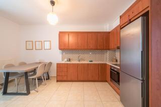 2BR Escape by Attiki Metro - 2