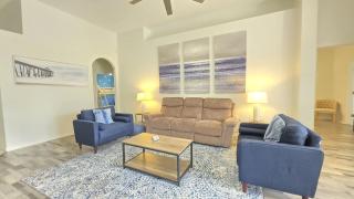 Themed kid bedrooms, 17 miles to Disney and Legoland, private pool, kitchen, wifi, washer, dryer - 1